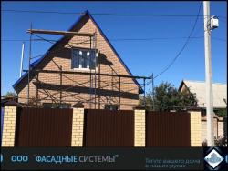 Оранжевый фасад дома из термопанелей под кирпич