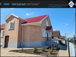 Частный дом из термопанелей в оранжевом цвете с красной крышей