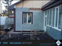 Завершение монтажа из термопанелей светлый фасад