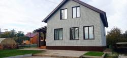 Однотонный дом из фиброцементных термопанелей в сером цвете